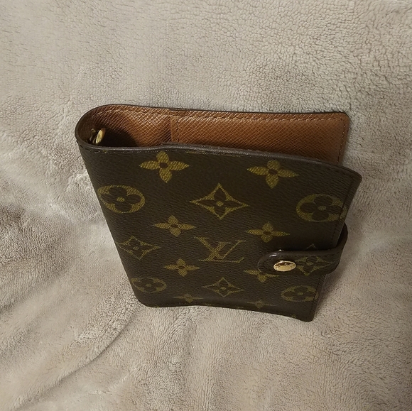 Louis Vuitton Monogram Agenda/ Wallet - Picture 8 of 9